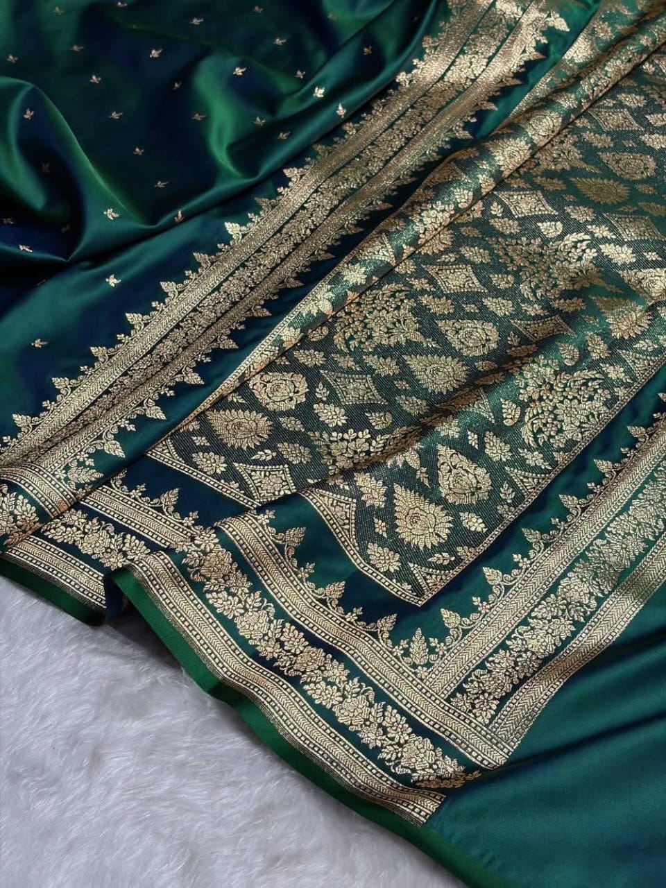 Mushroo Banarashi saree -Emerald Green -Design 07