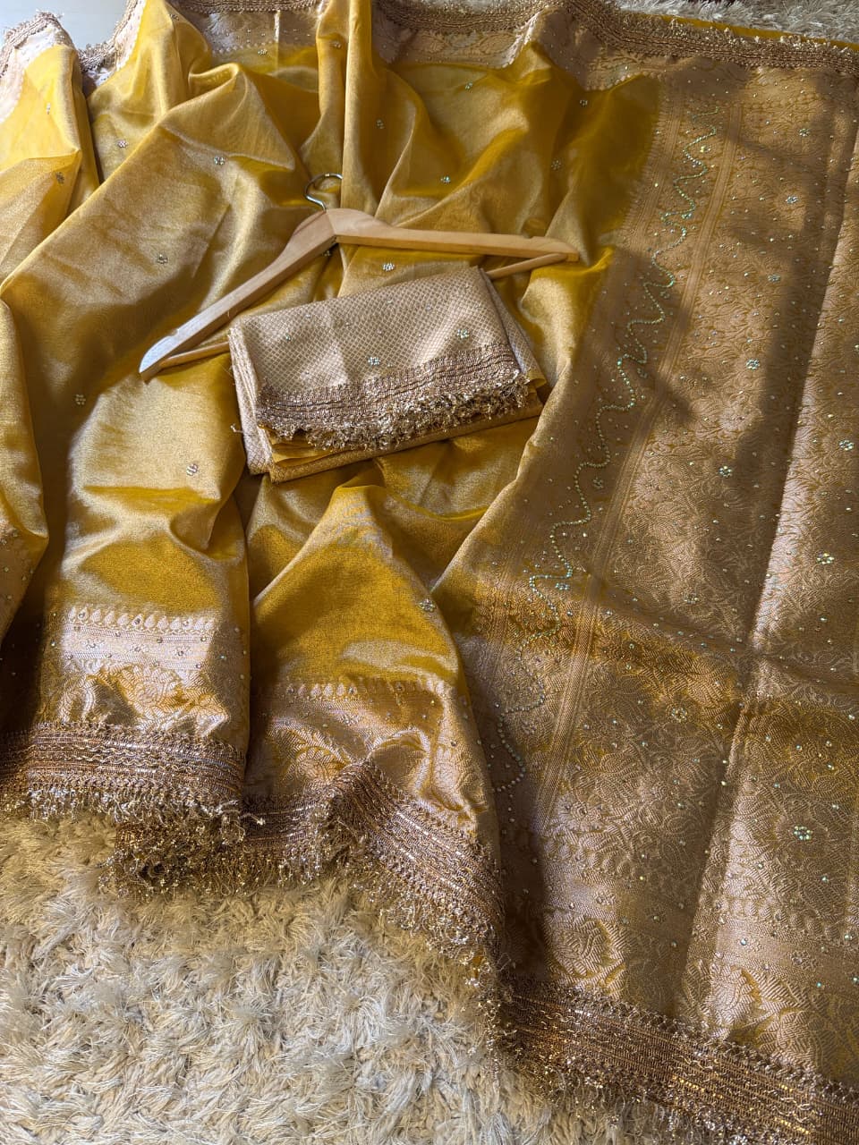 Pure Tissue Maharani Saree with Beautiful Lace Work and Matching Blouse Piece – Tumpi's Collection